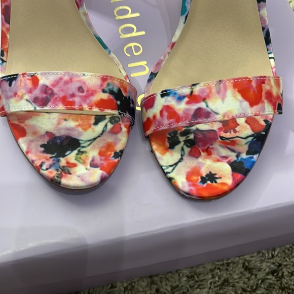 Madden Girl Beella Floral block heels - Picture 2 of 6